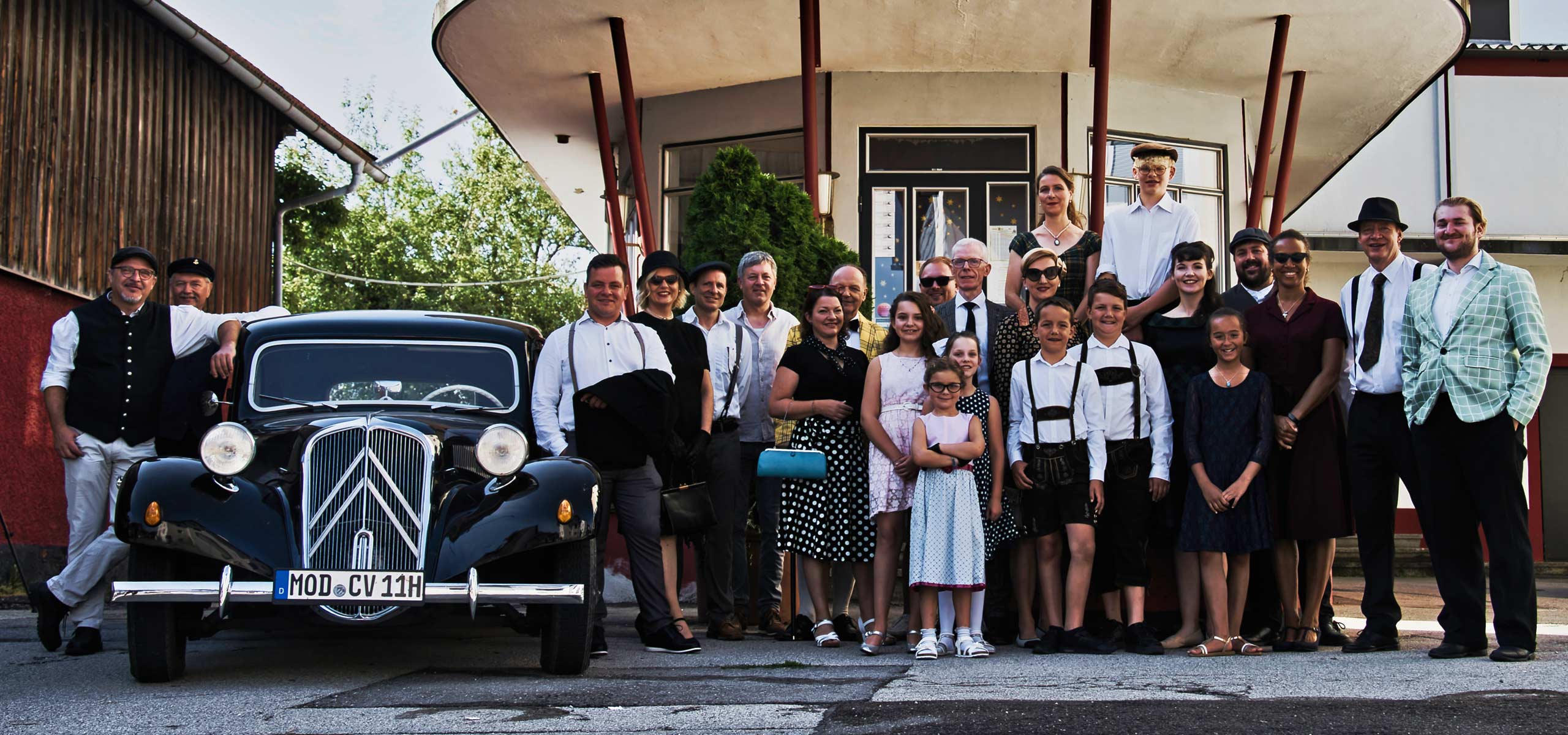 Manoli Ensemble vor der Filmburg SOnthofen
